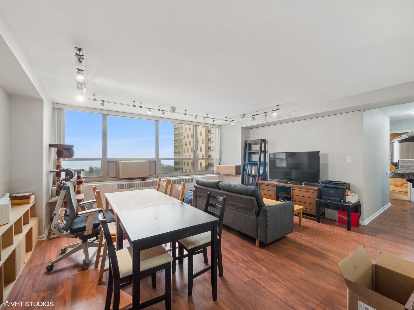 3950 N LAKE SHORE Drive Unit: 1015