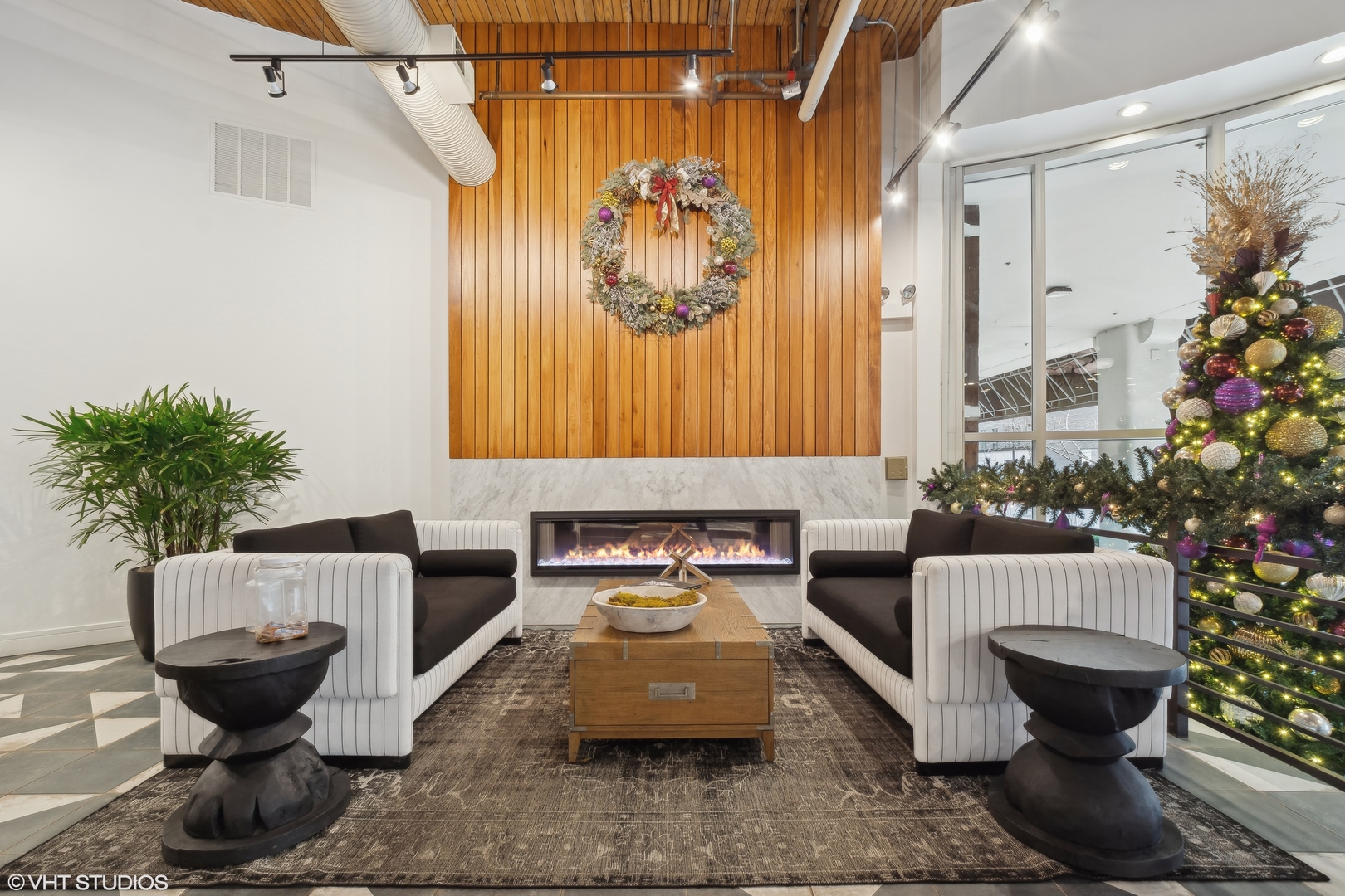 360 W Illinois Street Unit: 4G
