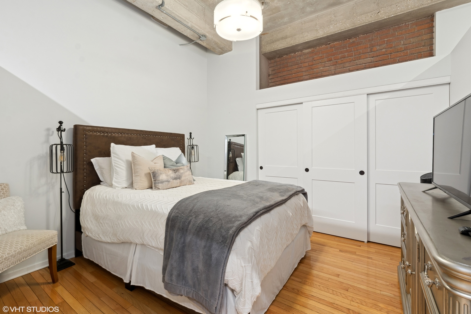 360 W Illinois Street Unit: 4G