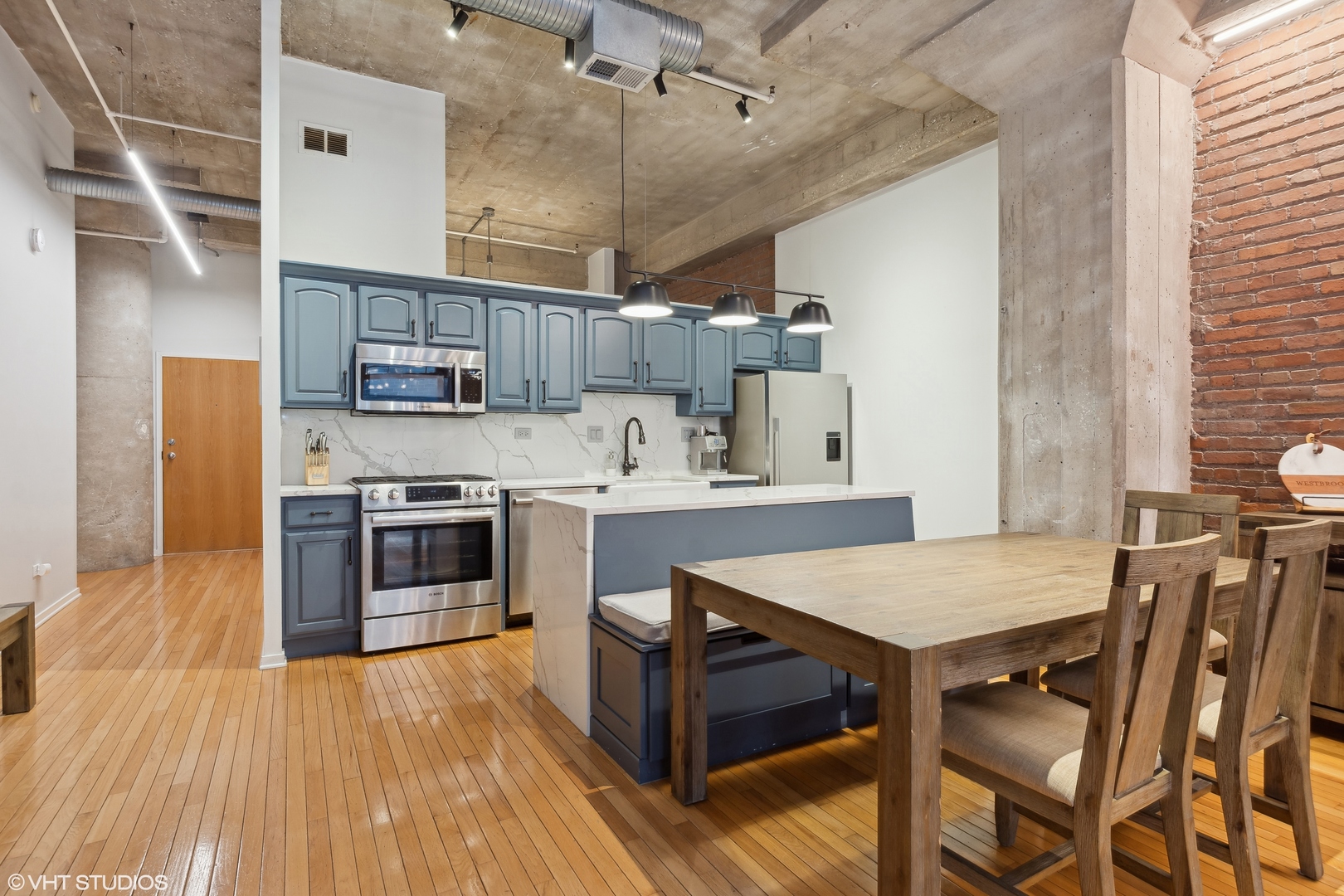 360 W Illinois Street Unit: 4G