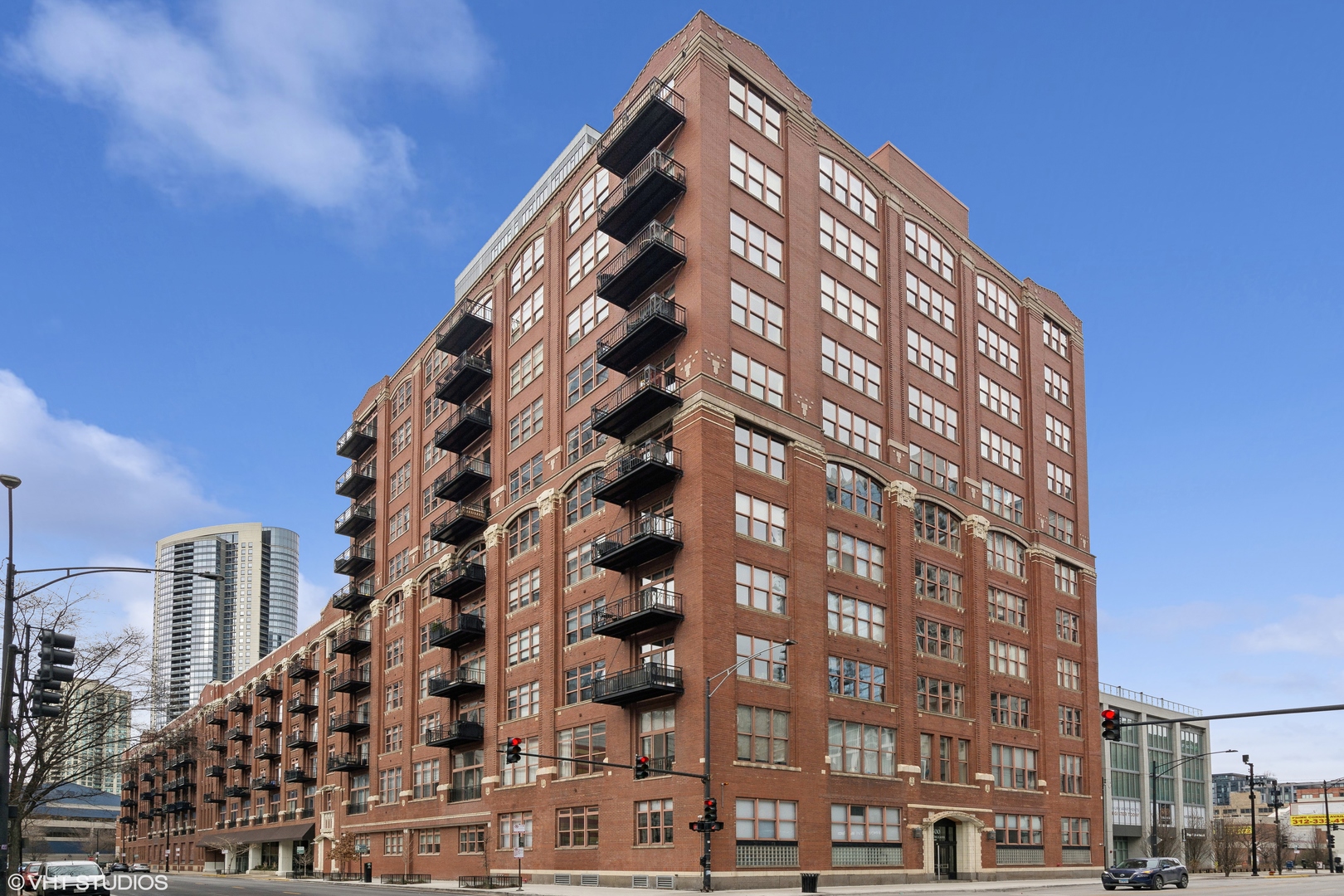 360 W Illinois Street Unit: 4G