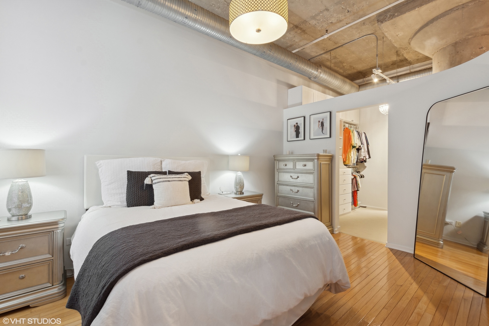 360 W Illinois Street Unit: 4G