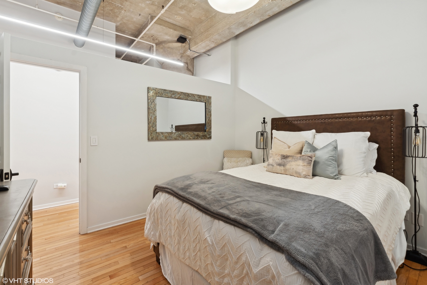 360 W Illinois Street Unit: 4G