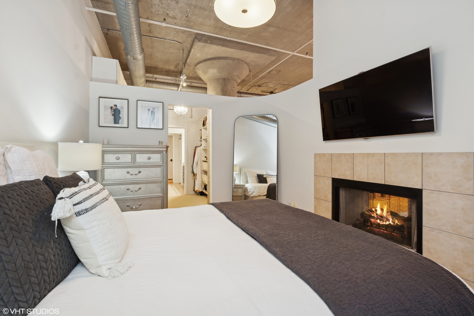 360 W Illinois Street Unit: 4G