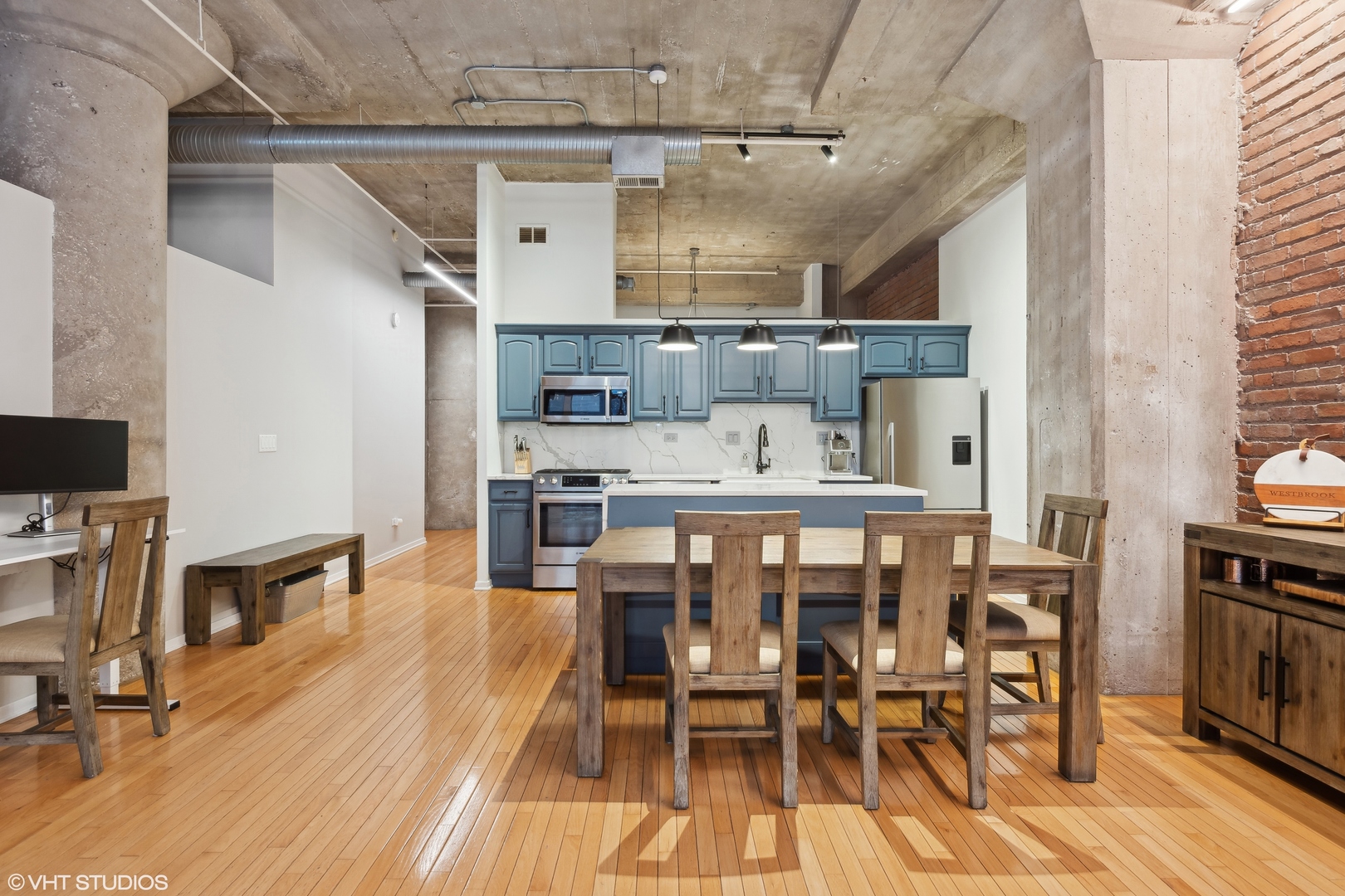 360 W Illinois Street Unit: 4G