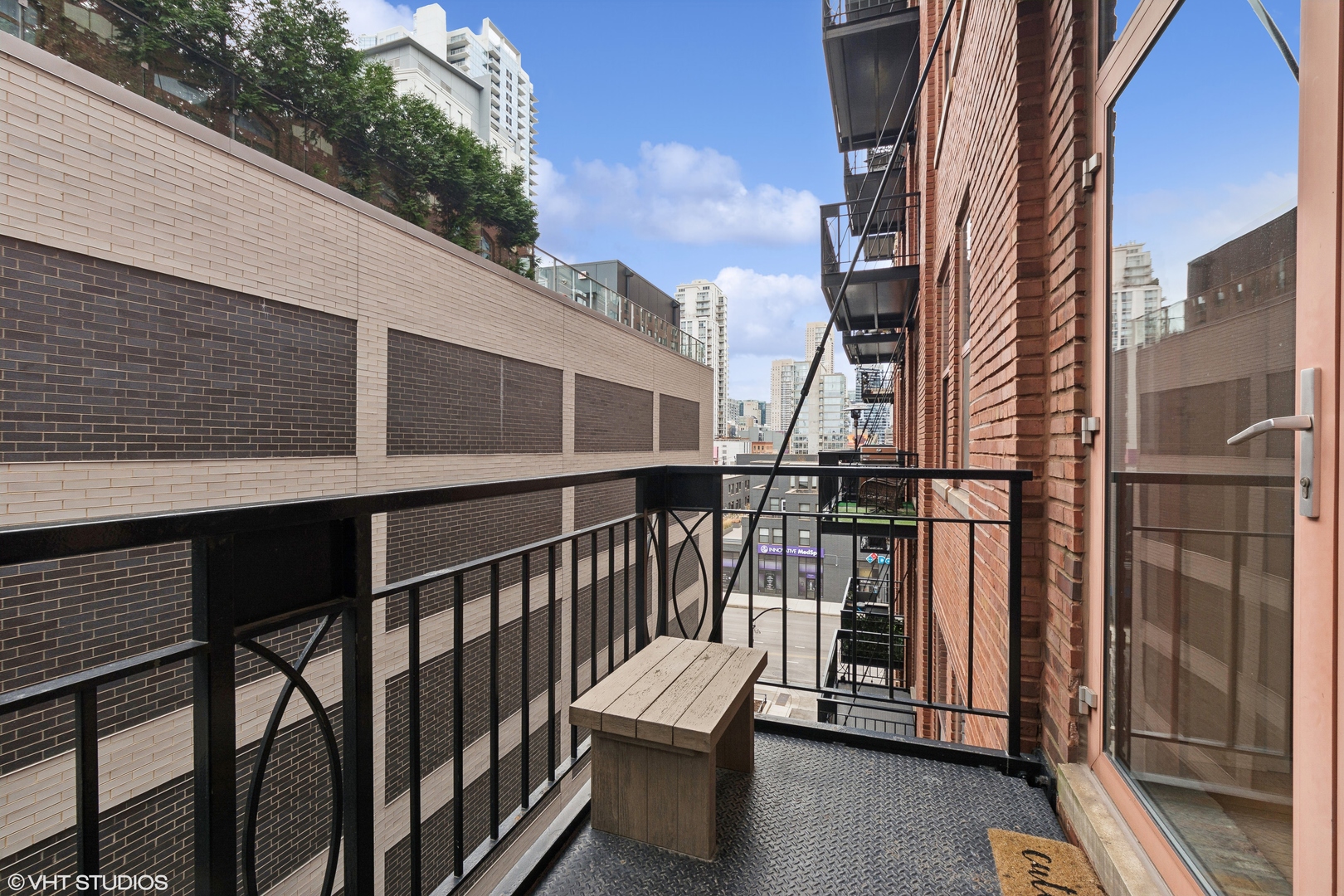 360 W Illinois Street Unit: 4G