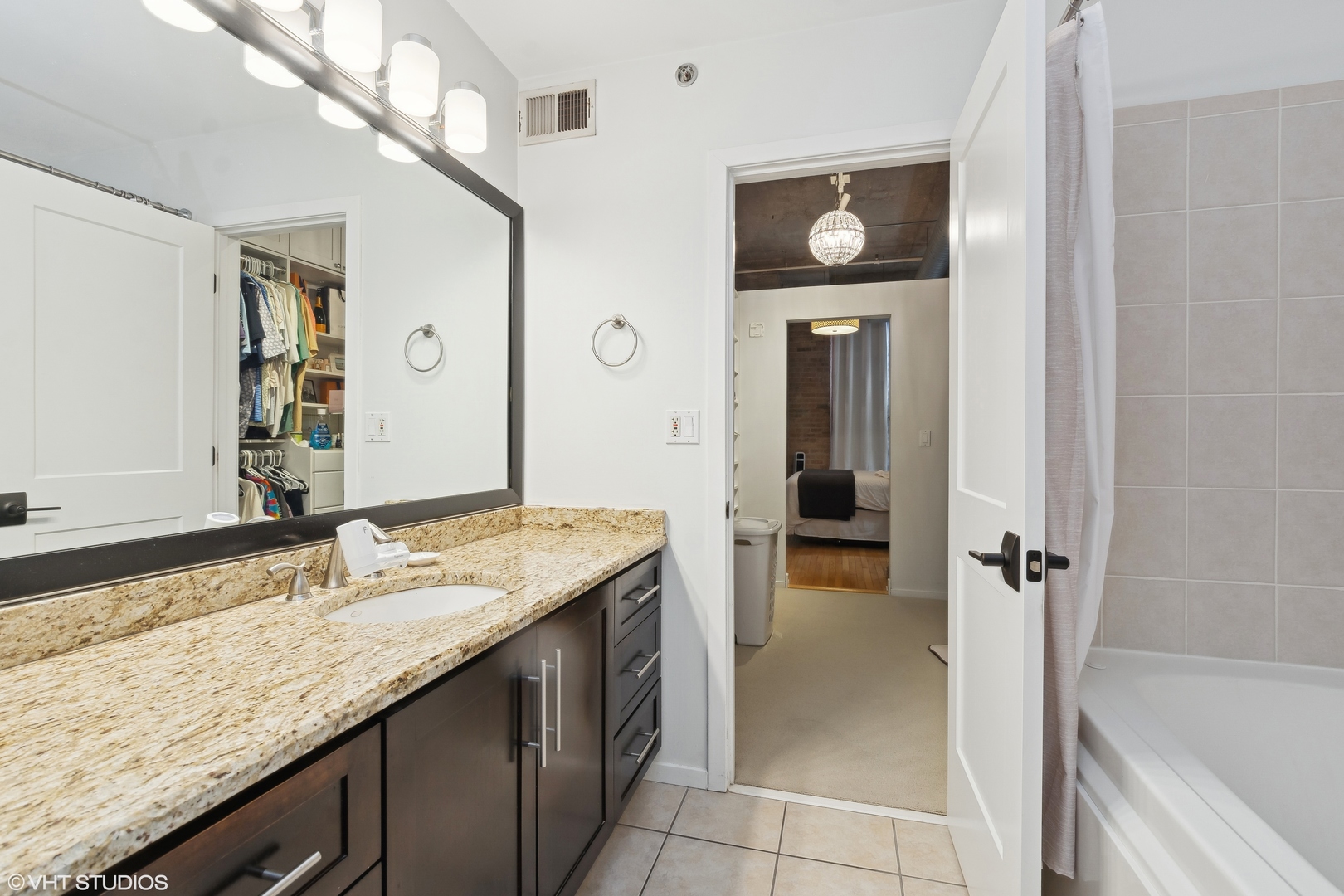 360 W Illinois Street Unit: 4G
