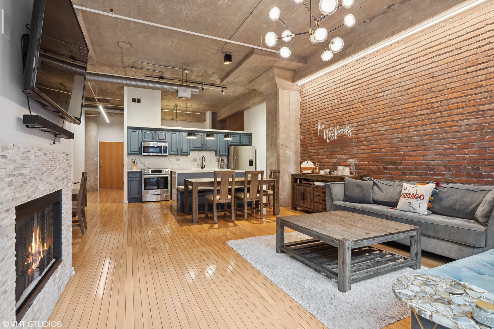 360 W Illinois Street Unit: 4G