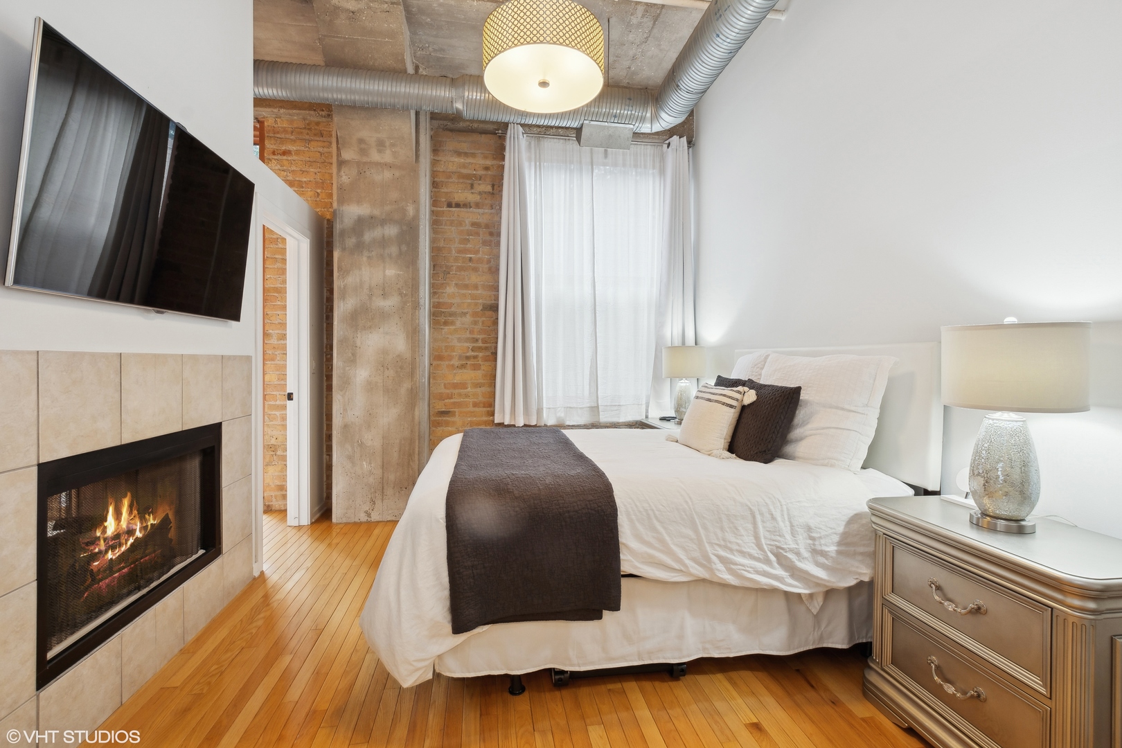 360 W Illinois Street Unit: 4G