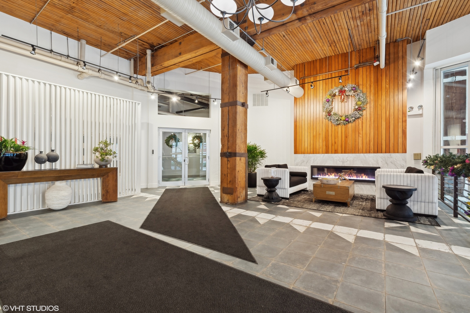 360 W Illinois Street Unit: 4G