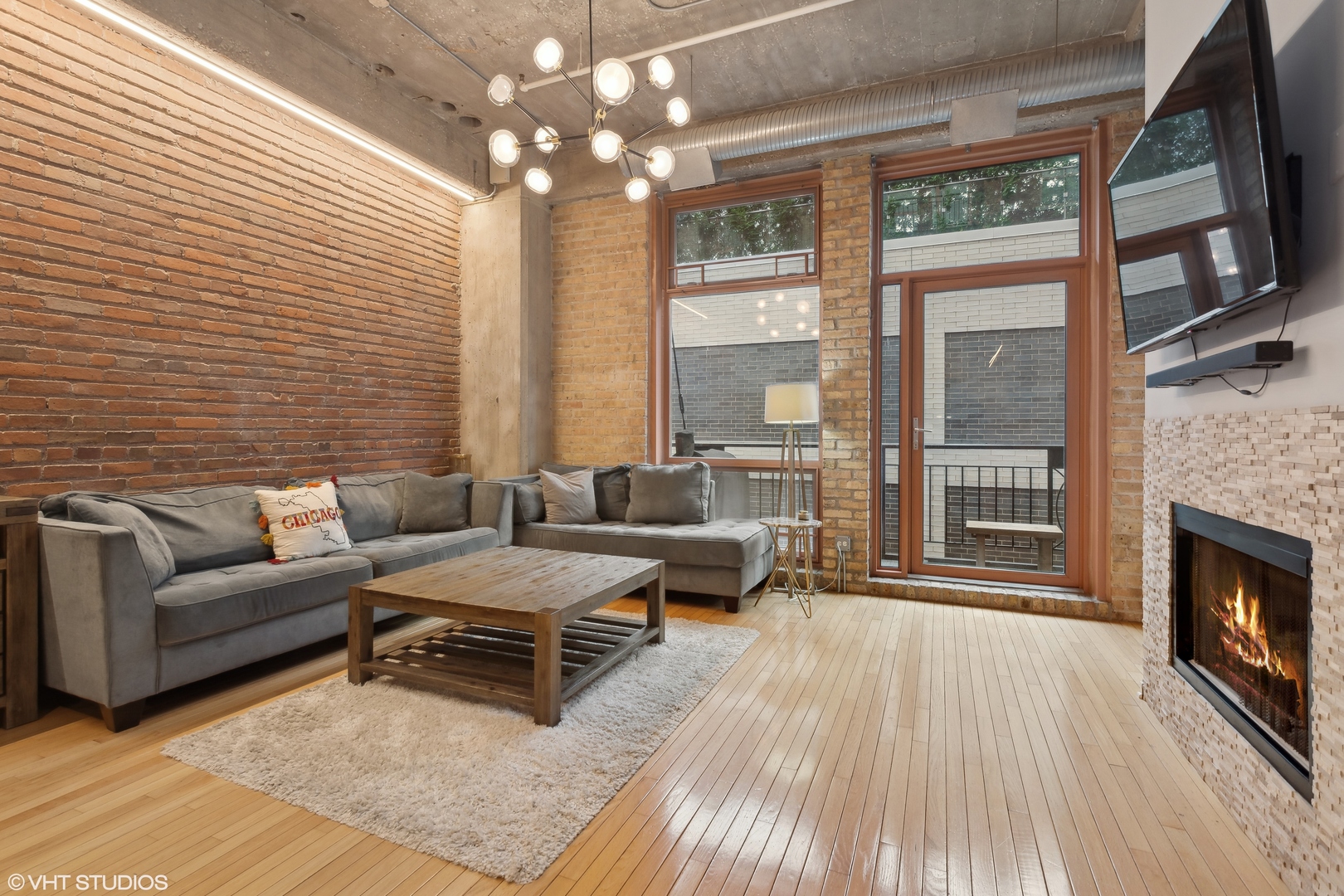 360 W Illinois Street Unit: 4G