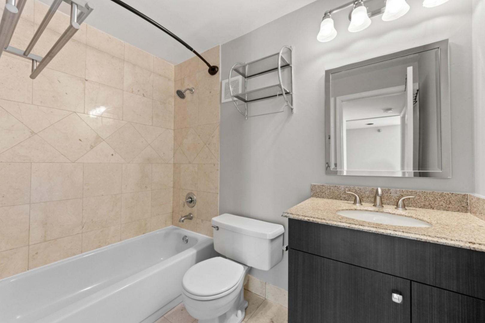 1212 N LASALLE Street Unit: 1002