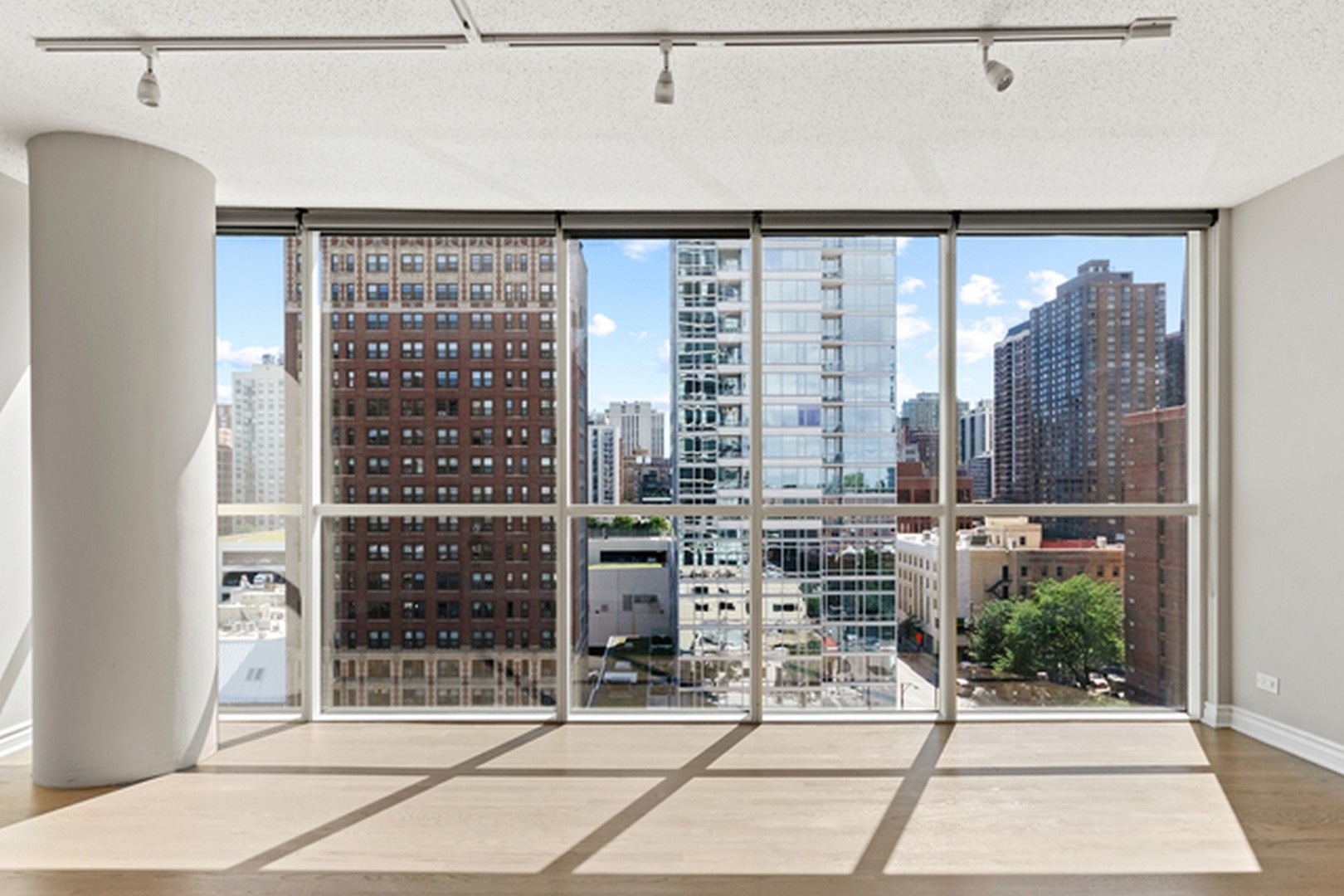1212 N LASALLE Street Unit: 1002