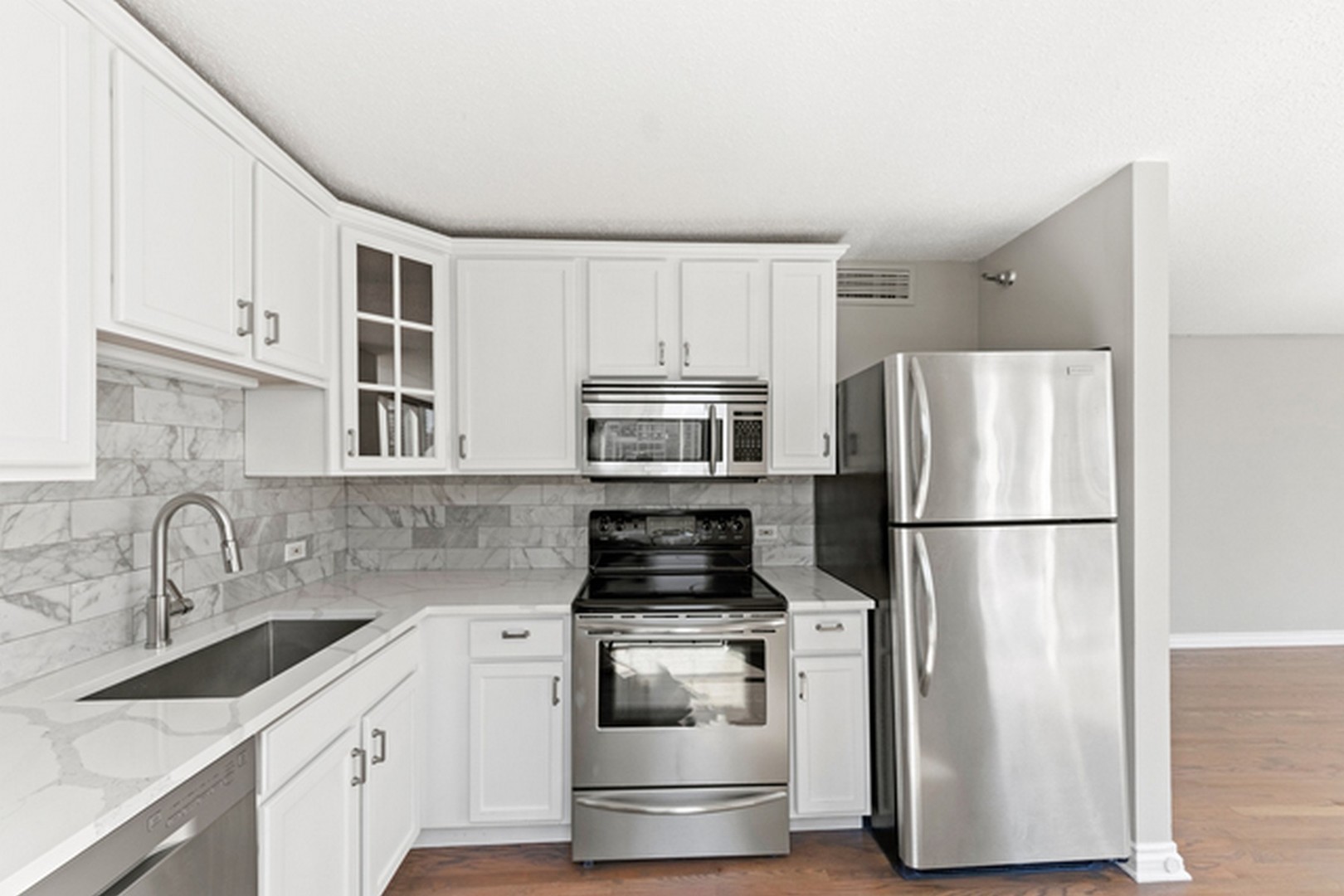 1212 N LASALLE Street Unit: 1002
