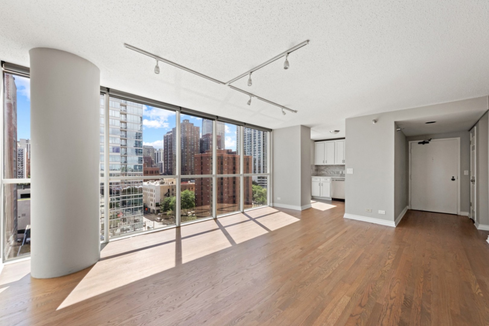 1212 N LASALLE Street Unit: 1002