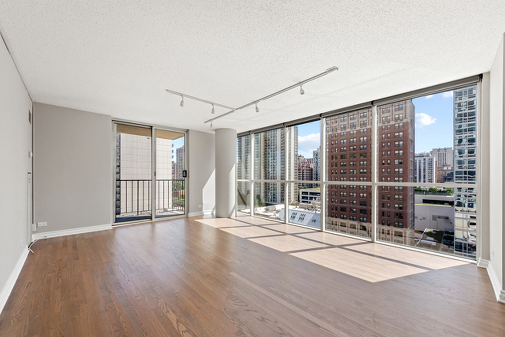 1212 N LASALLE Street Unit: 1002