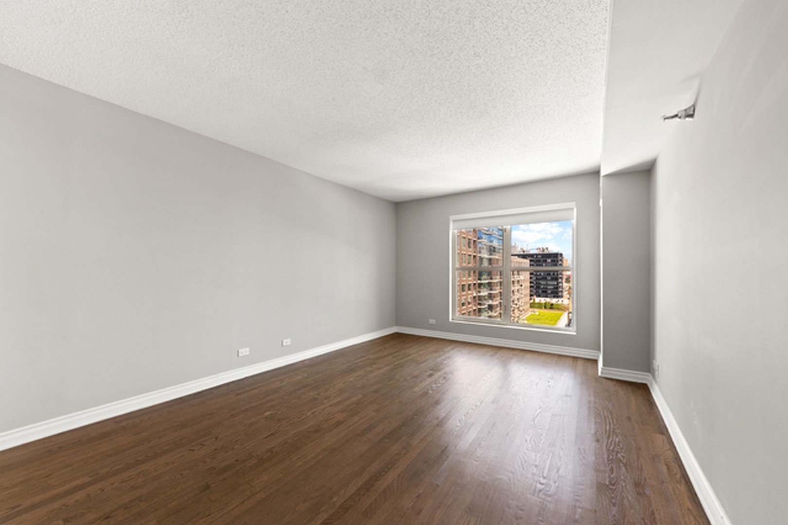 1212 N LASALLE Street Unit: 1002