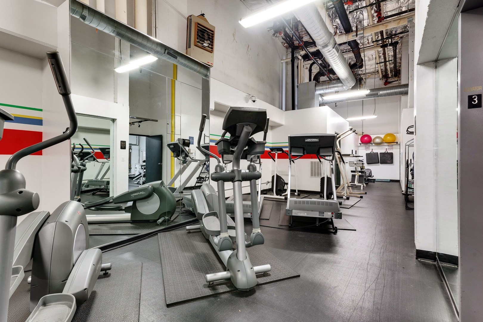 1212 N LASALLE Street Unit: 1002