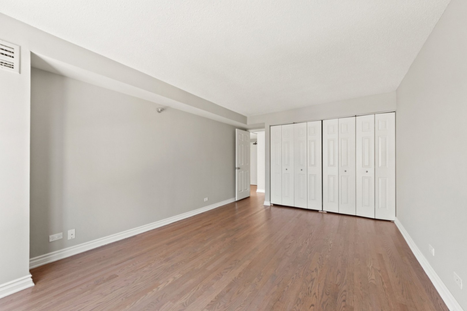 1212 N LASALLE Street Unit: 1002