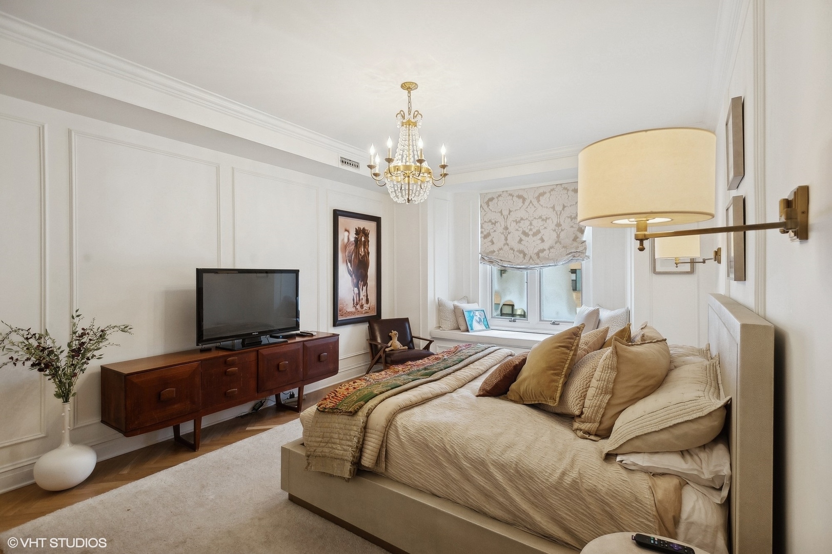 222 E Chestnut Street Unit: 14A