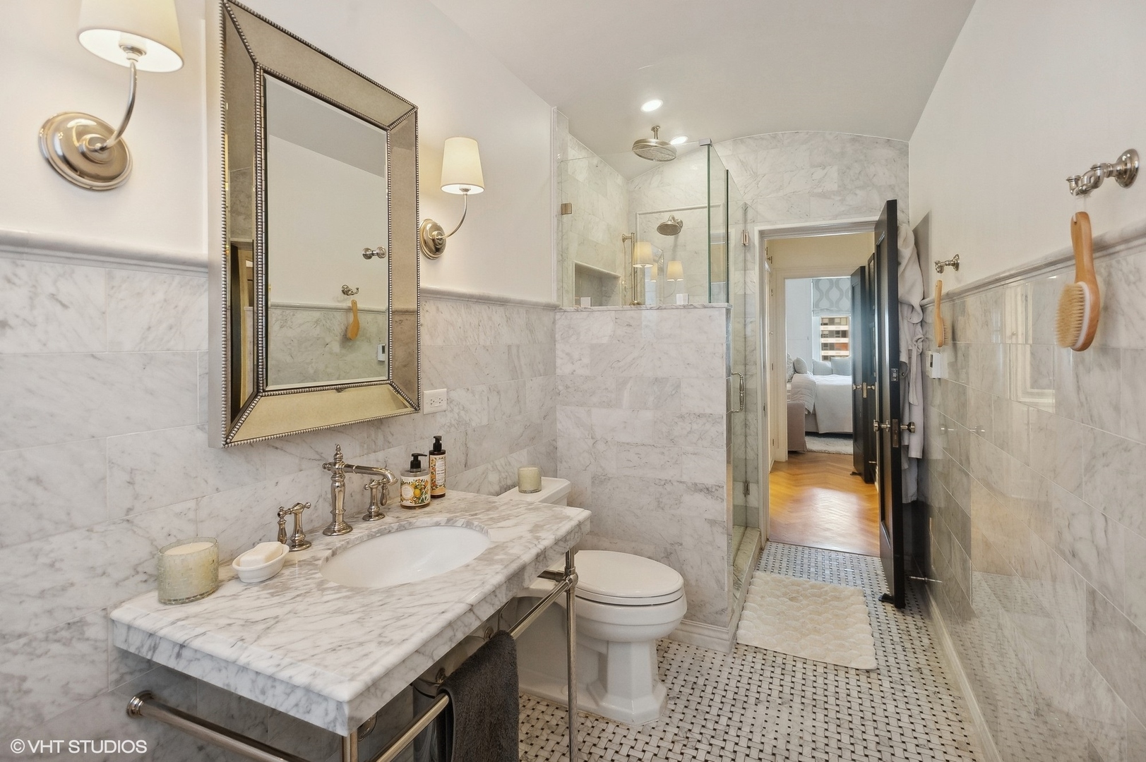 222 E Chestnut Street Unit: 14A