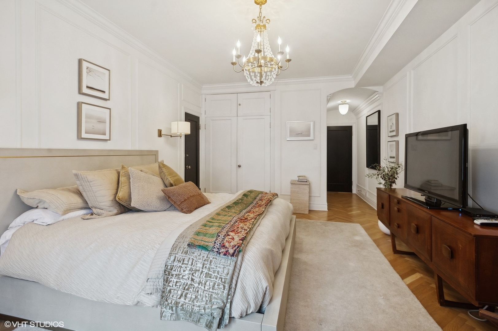 222 E Chestnut Street Unit: 14A