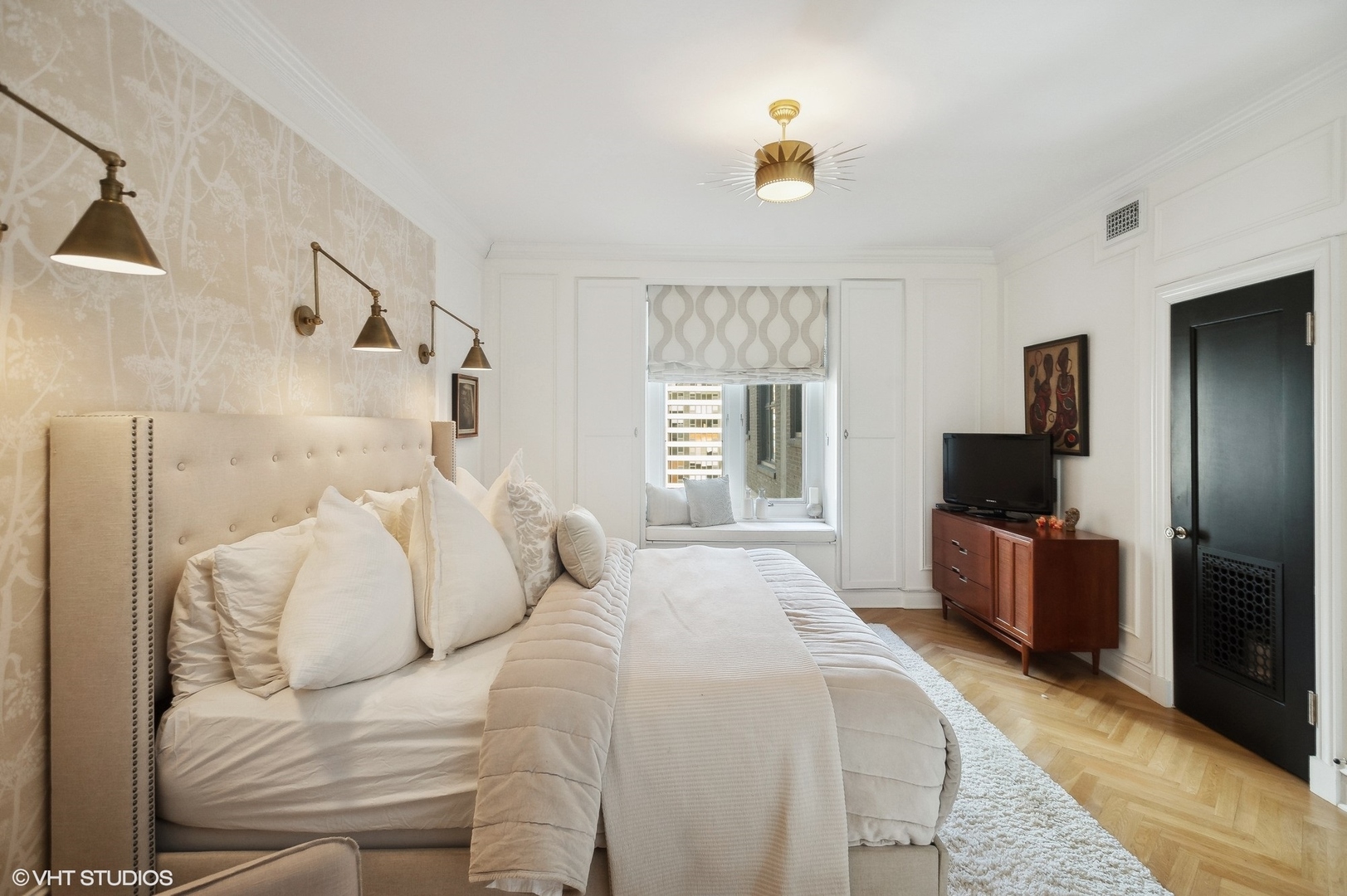 222 E Chestnut Street Unit: 14A