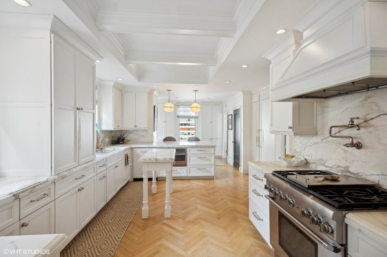 222 E Chestnut Street Unit: 14A