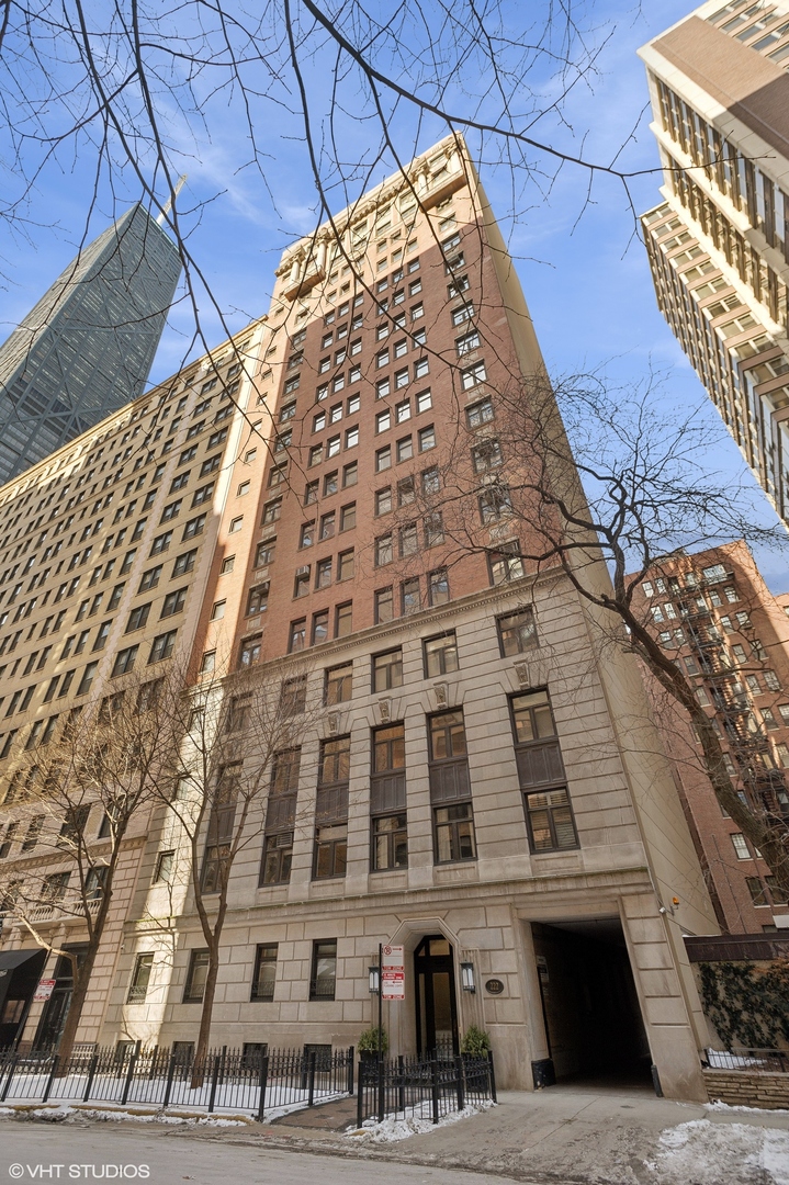 222 E Chestnut Street Unit: 14A