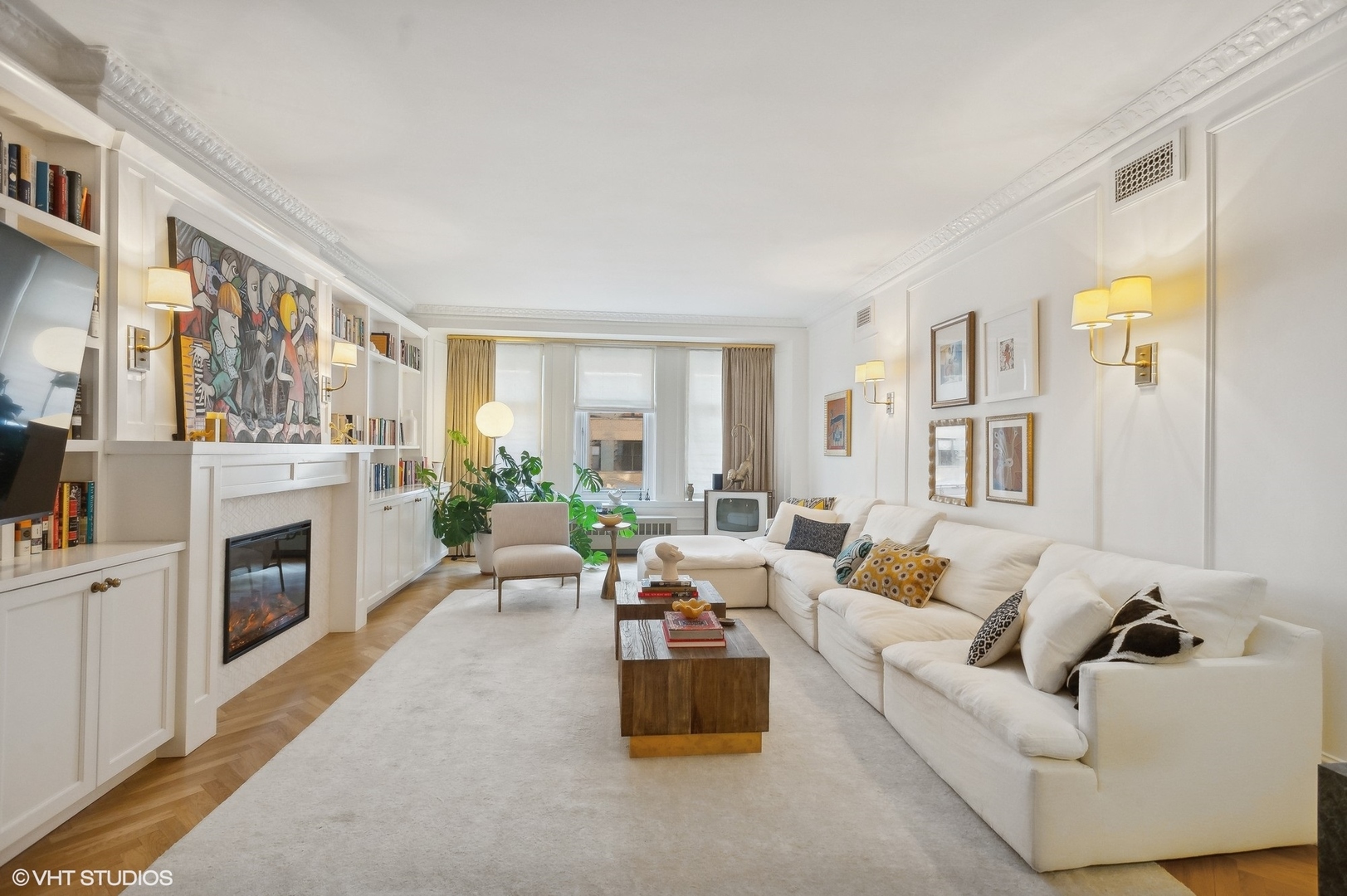 222 E Chestnut Street Unit: 14A