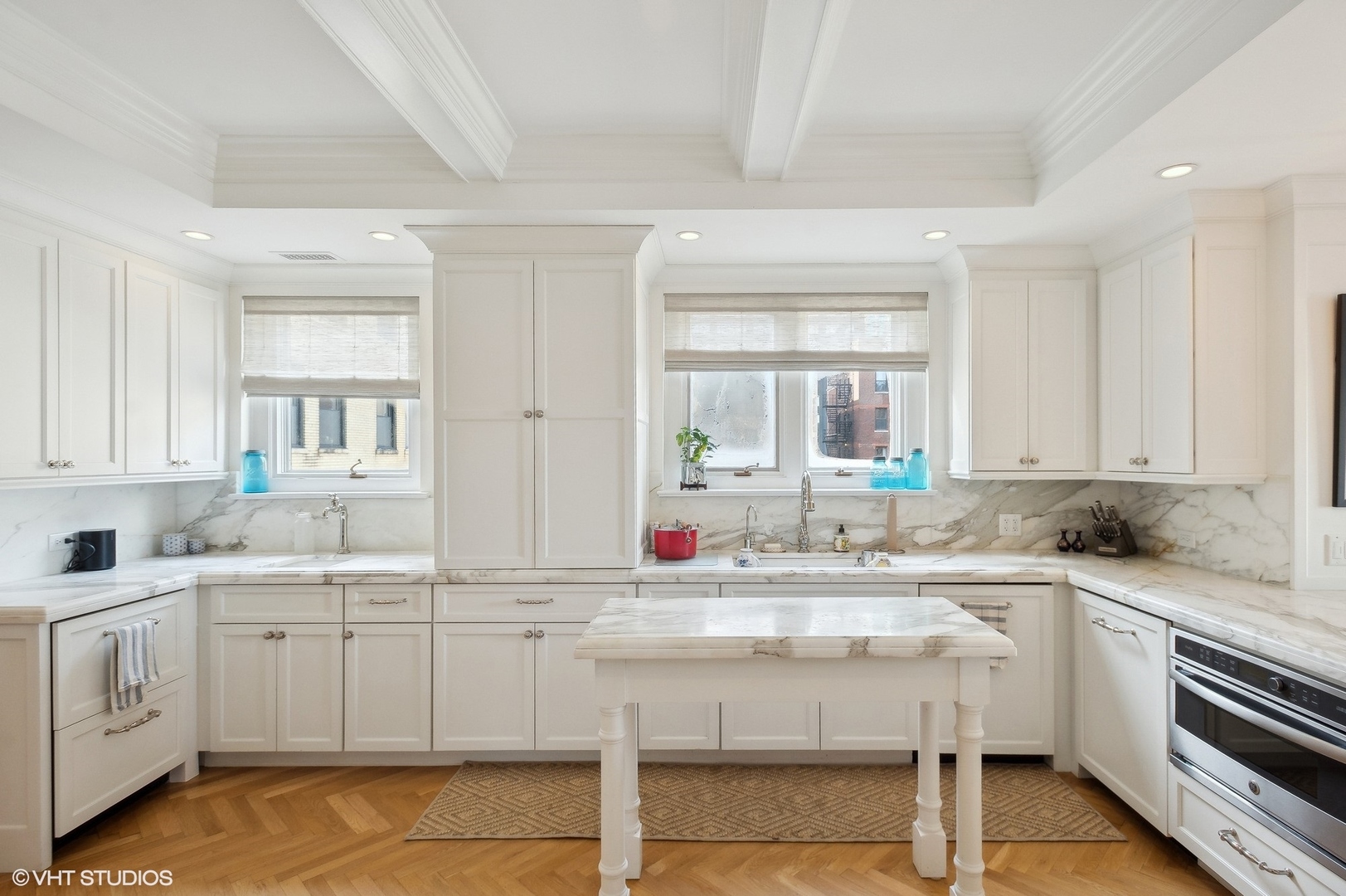 222 E Chestnut Street Unit: 14A