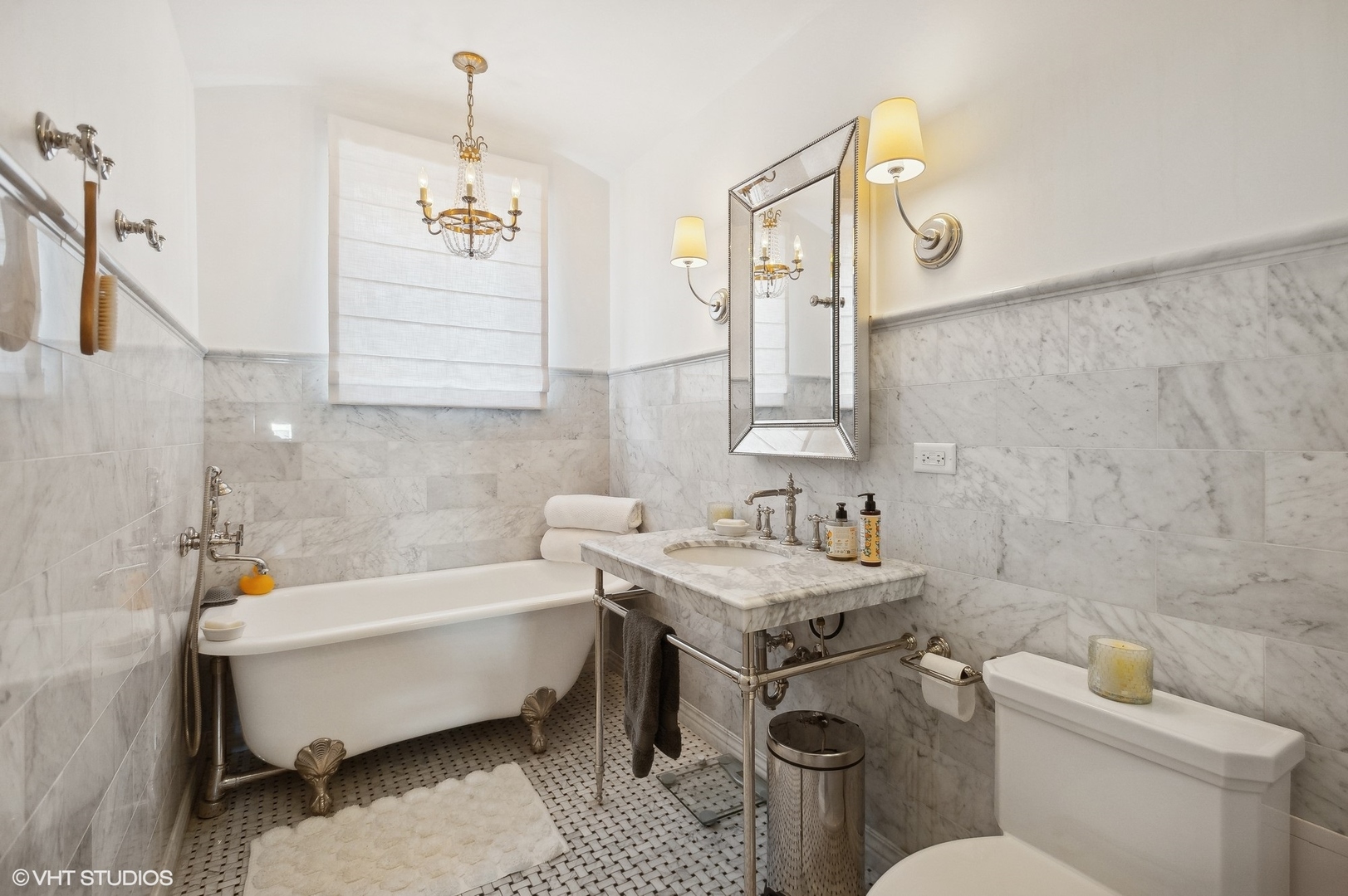 222 E Chestnut Street Unit: 14A