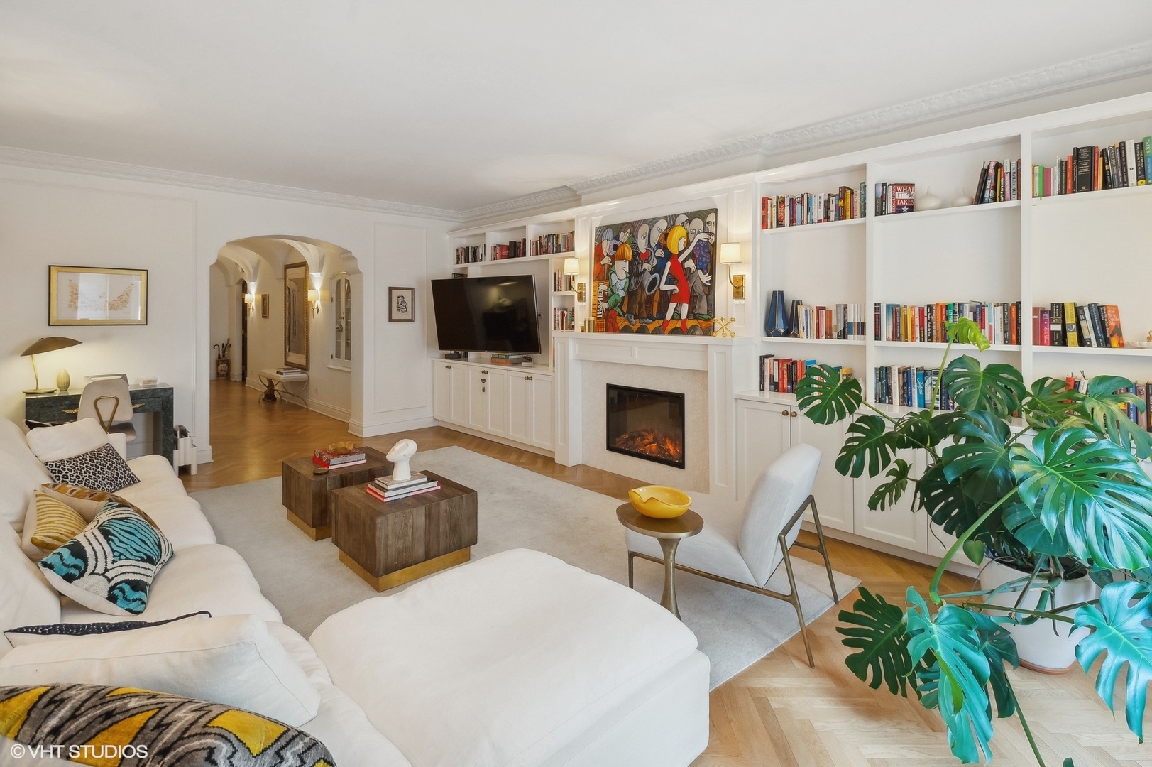 222 E Chestnut Street Unit: 14A