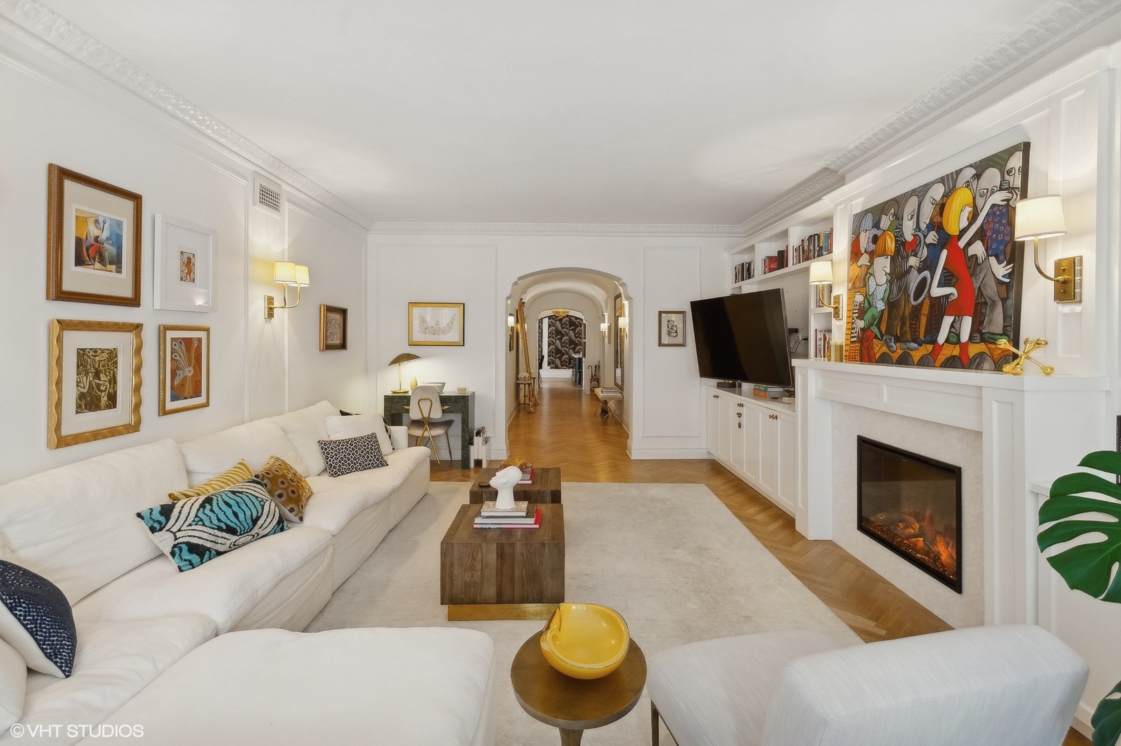 222 E Chestnut Street Unit: 14A