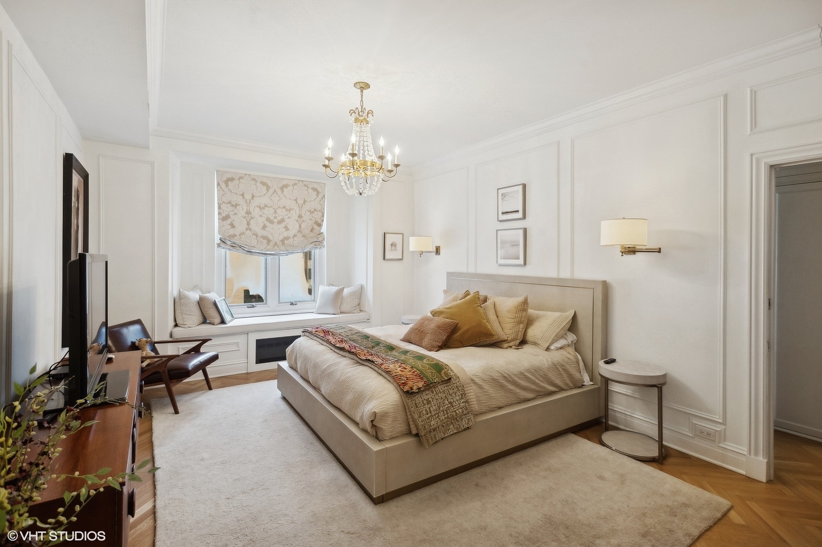 222 E Chestnut Street Unit: 14A