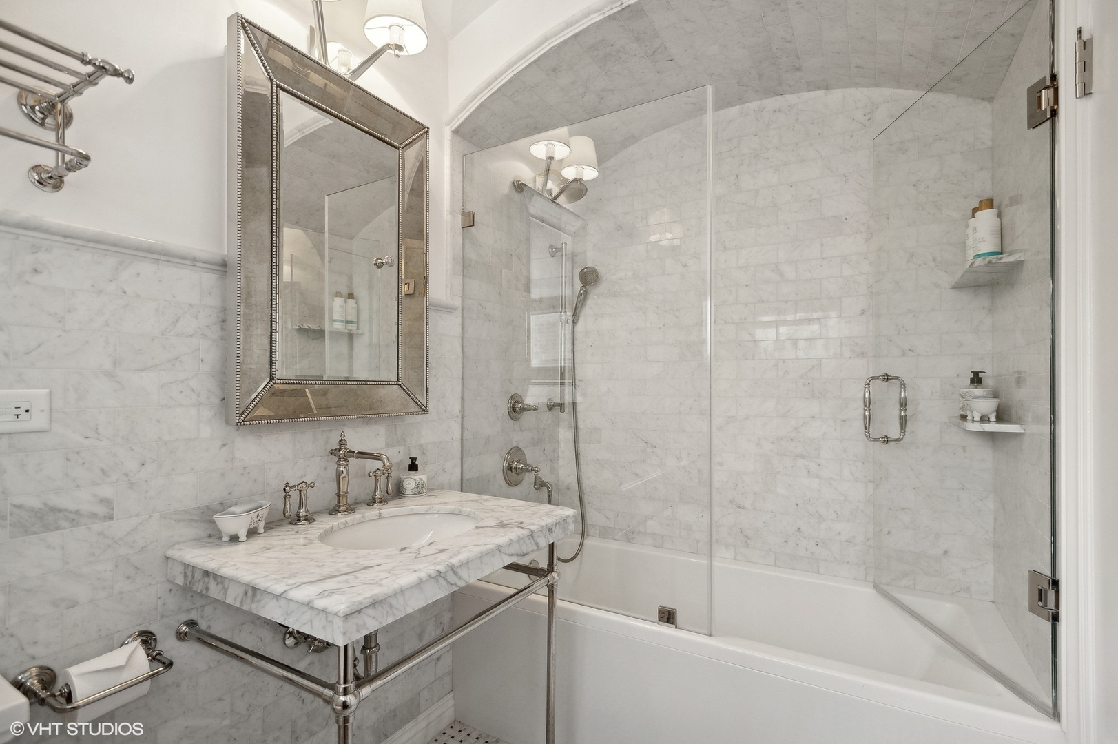 222 E Chestnut Street Unit: 14A