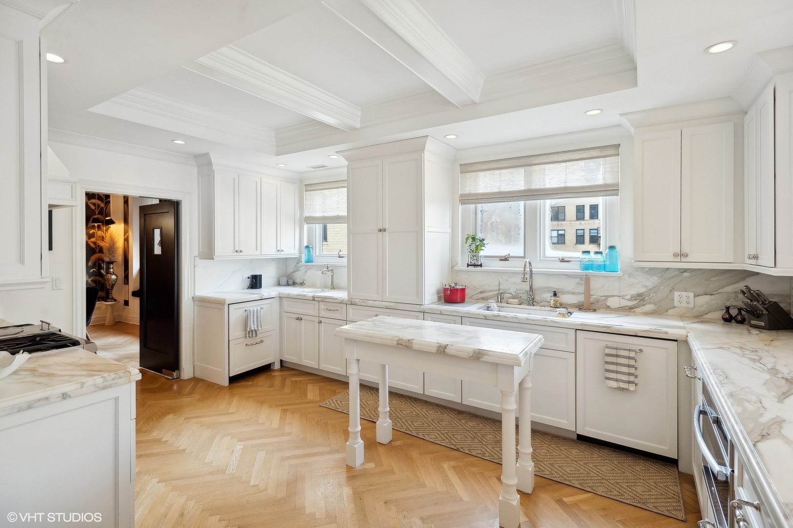 222 E Chestnut Street Unit: 14A