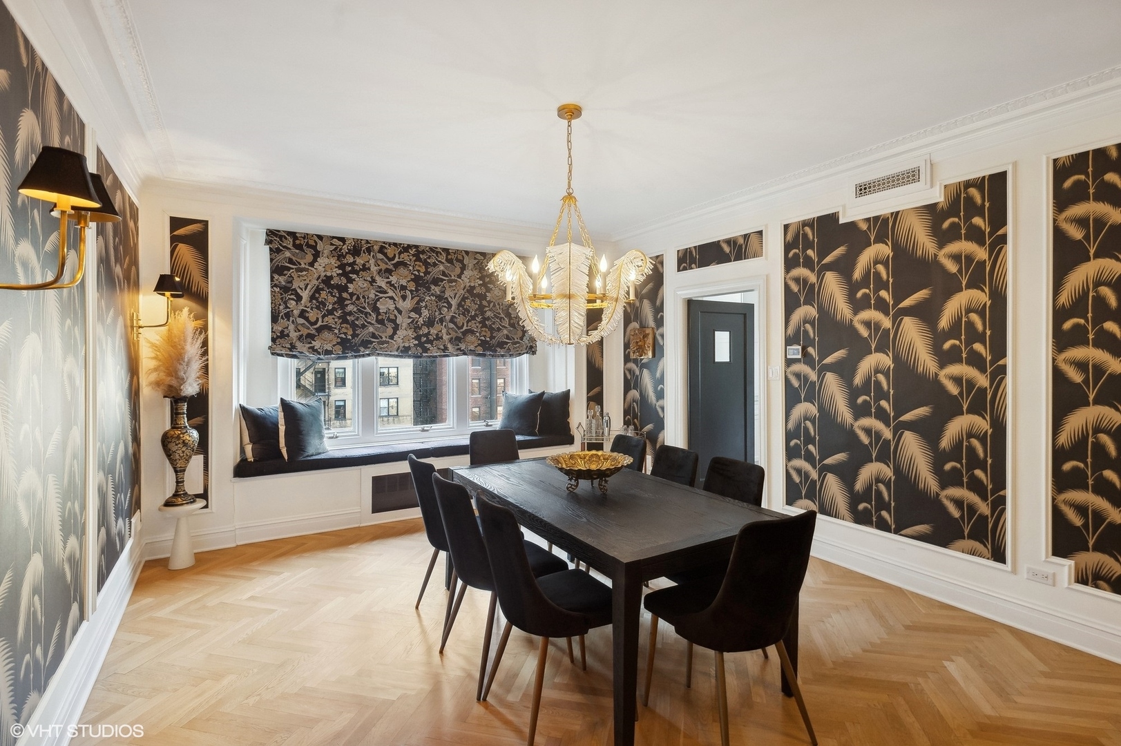 222 E Chestnut Street Unit: 14A