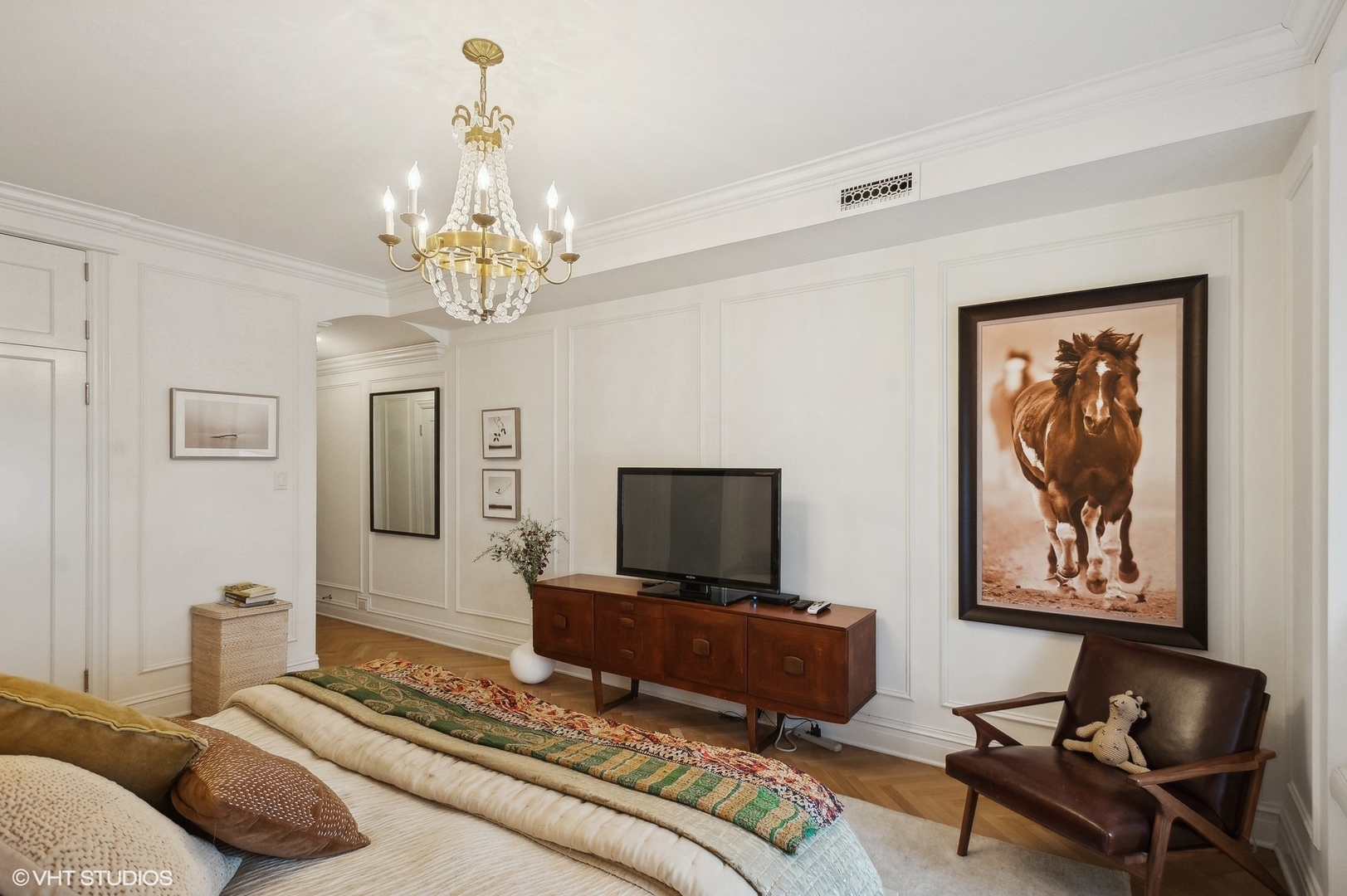 222 E Chestnut Street Unit: 14A