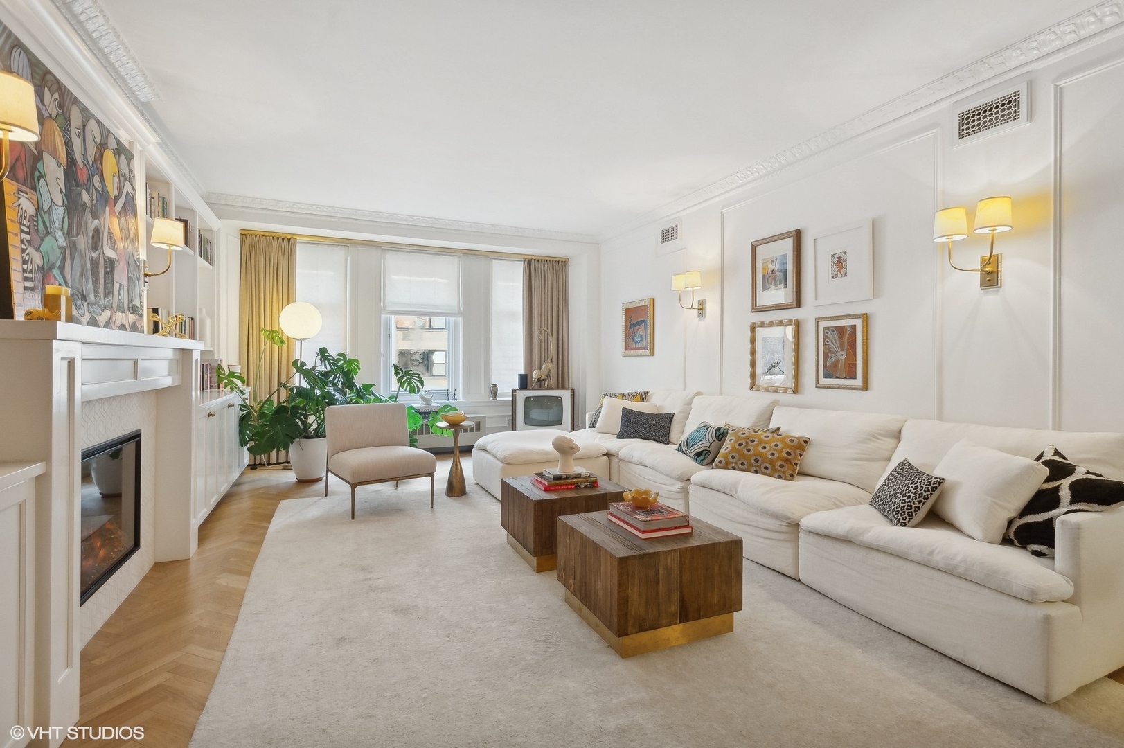 222 E Chestnut Street Unit: 14A