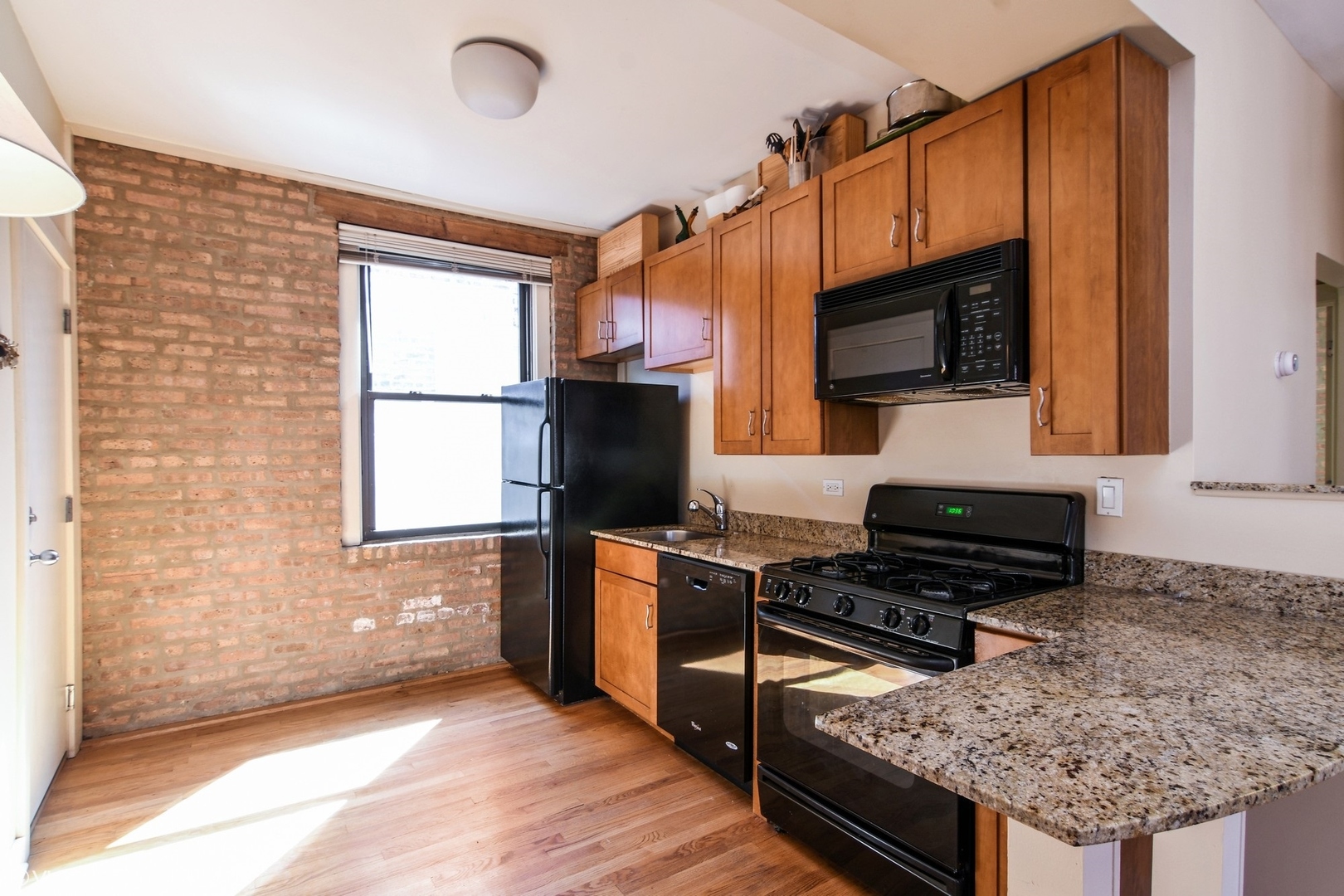 901 W Cornelia Avenue Unit: 3S