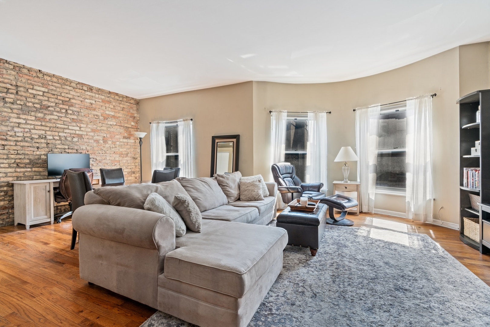 2912 N Halsted Street Unit: 2