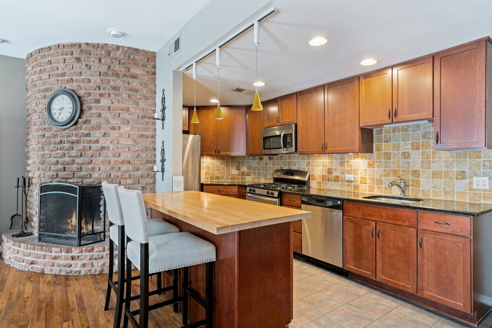 2912 N Halsted Street Unit: 2