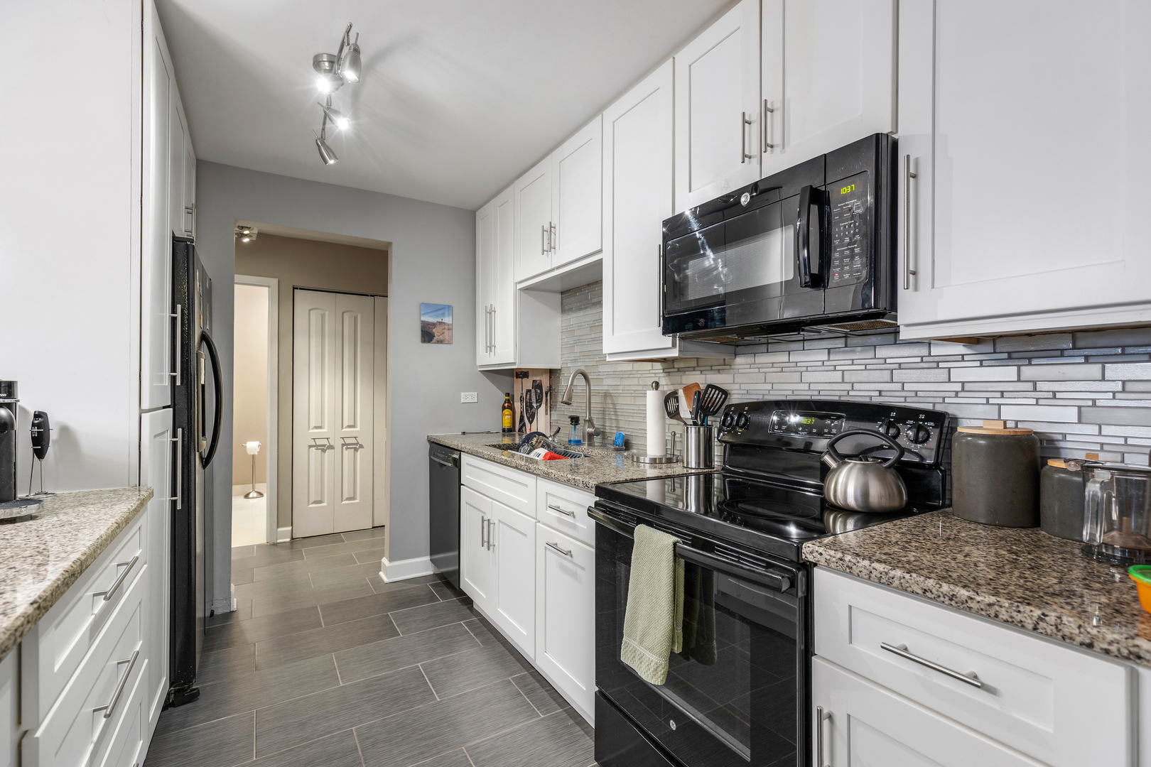 1505 E Central Road Unit: 411B