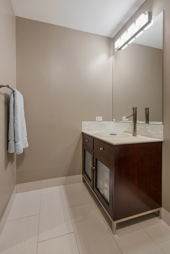 1505 E Central Road Unit: 411B