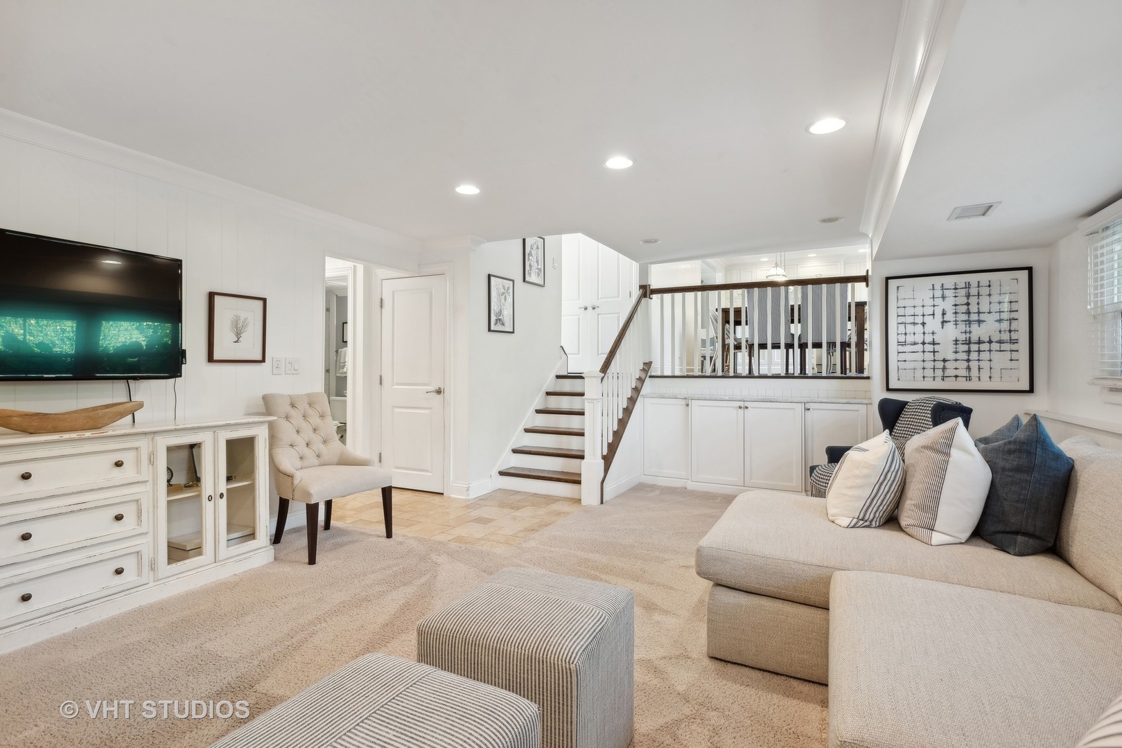 1604 E WAVERLY Drive