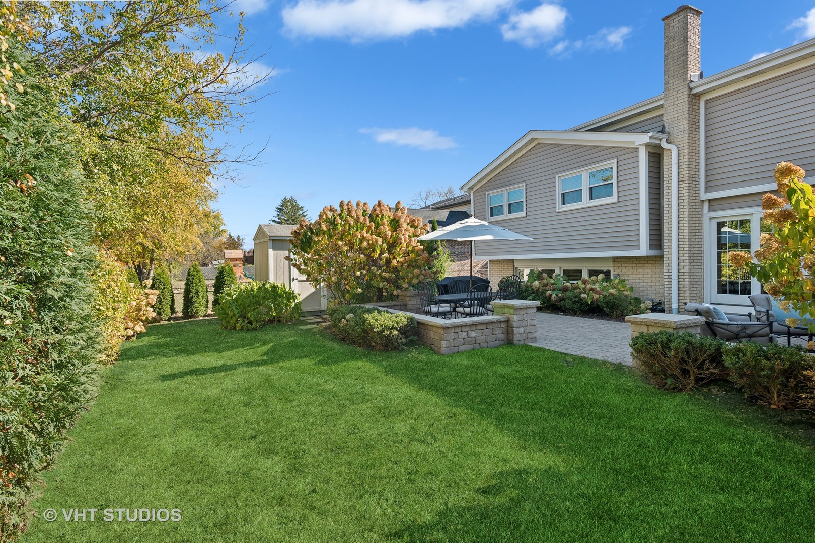 1604 E WAVERLY Drive