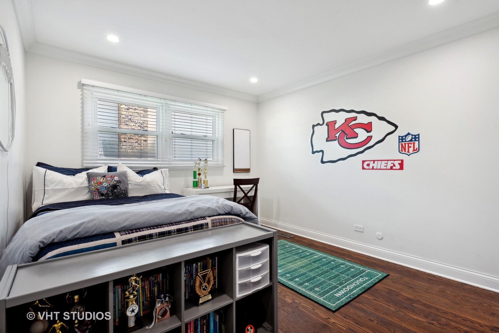 1604 E WAVERLY Drive