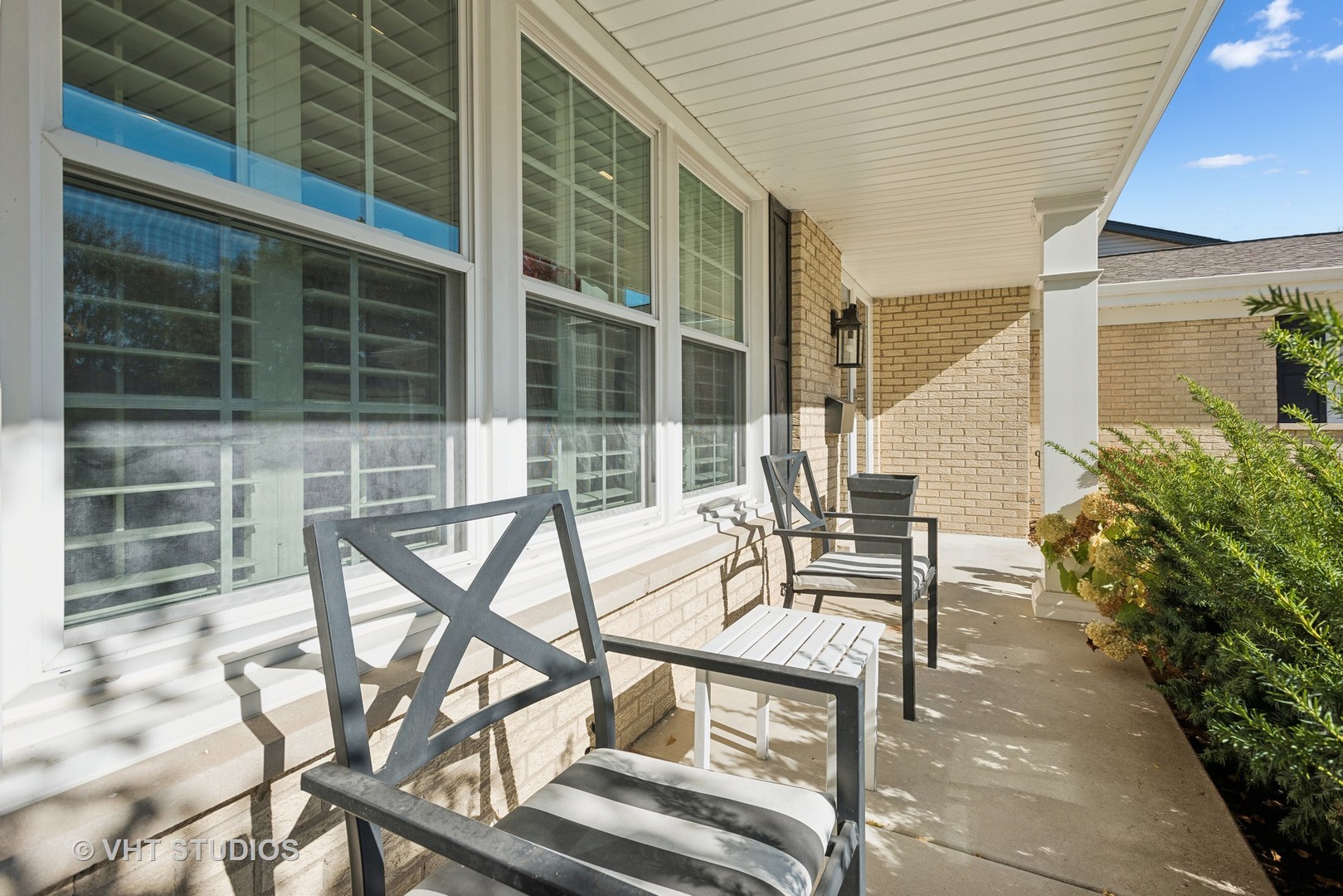 1604 E WAVERLY Drive