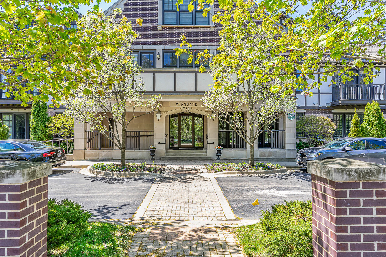 720 Green Bay Road Unit: 2E